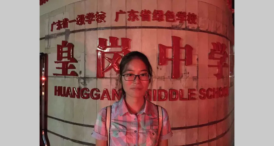 013-別看這副瘦弱肩膀可是可以扛起大梁的哦！此時(shí)已經(jīng)華燈初上了，來個(gè)影吧，留一個(gè)紀(jì)念